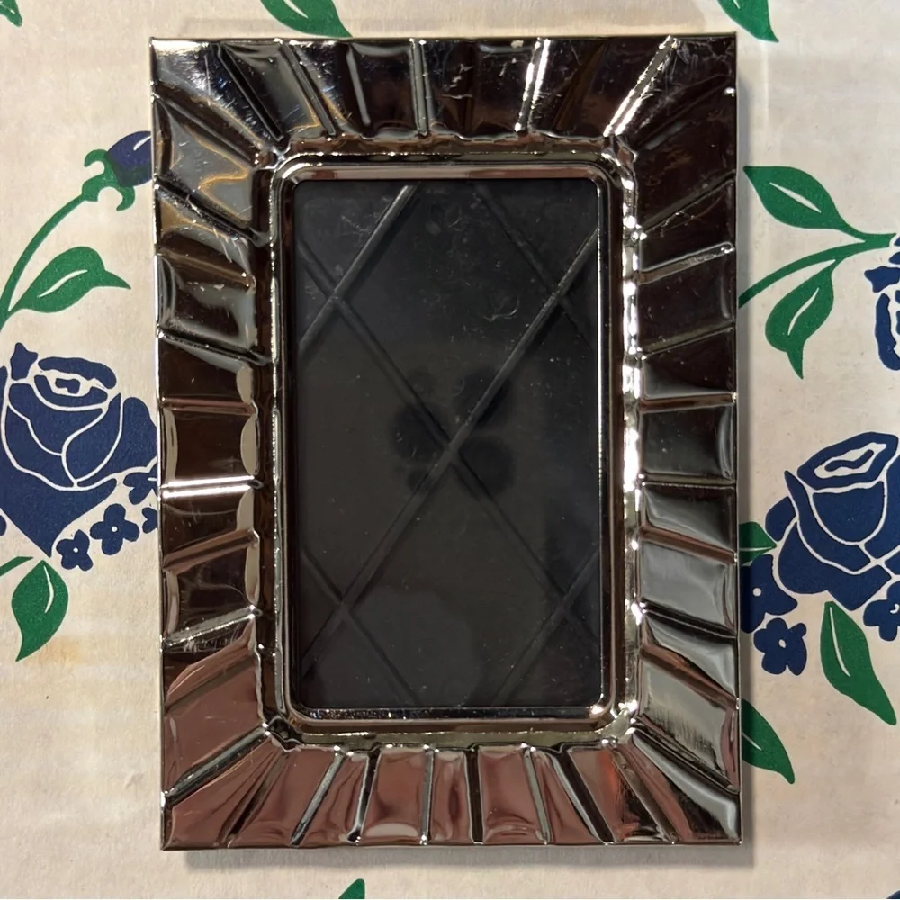 Miniature Silver Ribbed Picture Frame